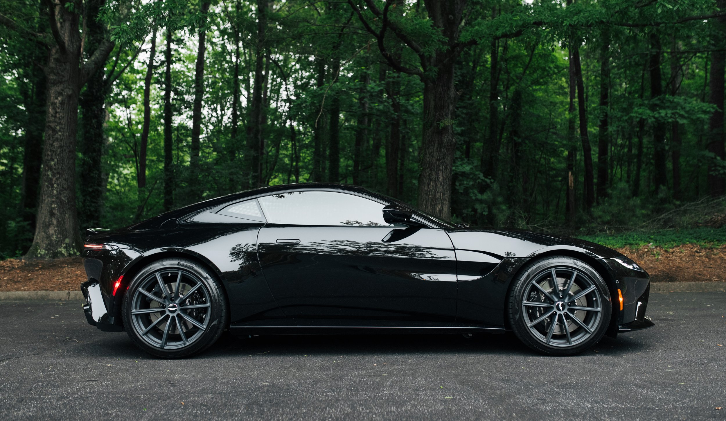 2021 Aston Martin Vantage N05677