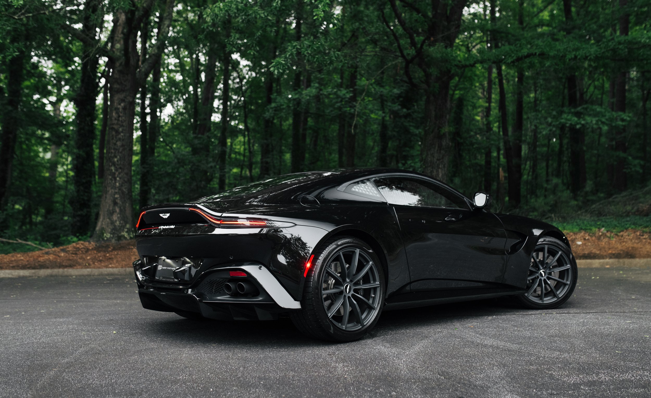 2021 Aston Martin Vantage N05677