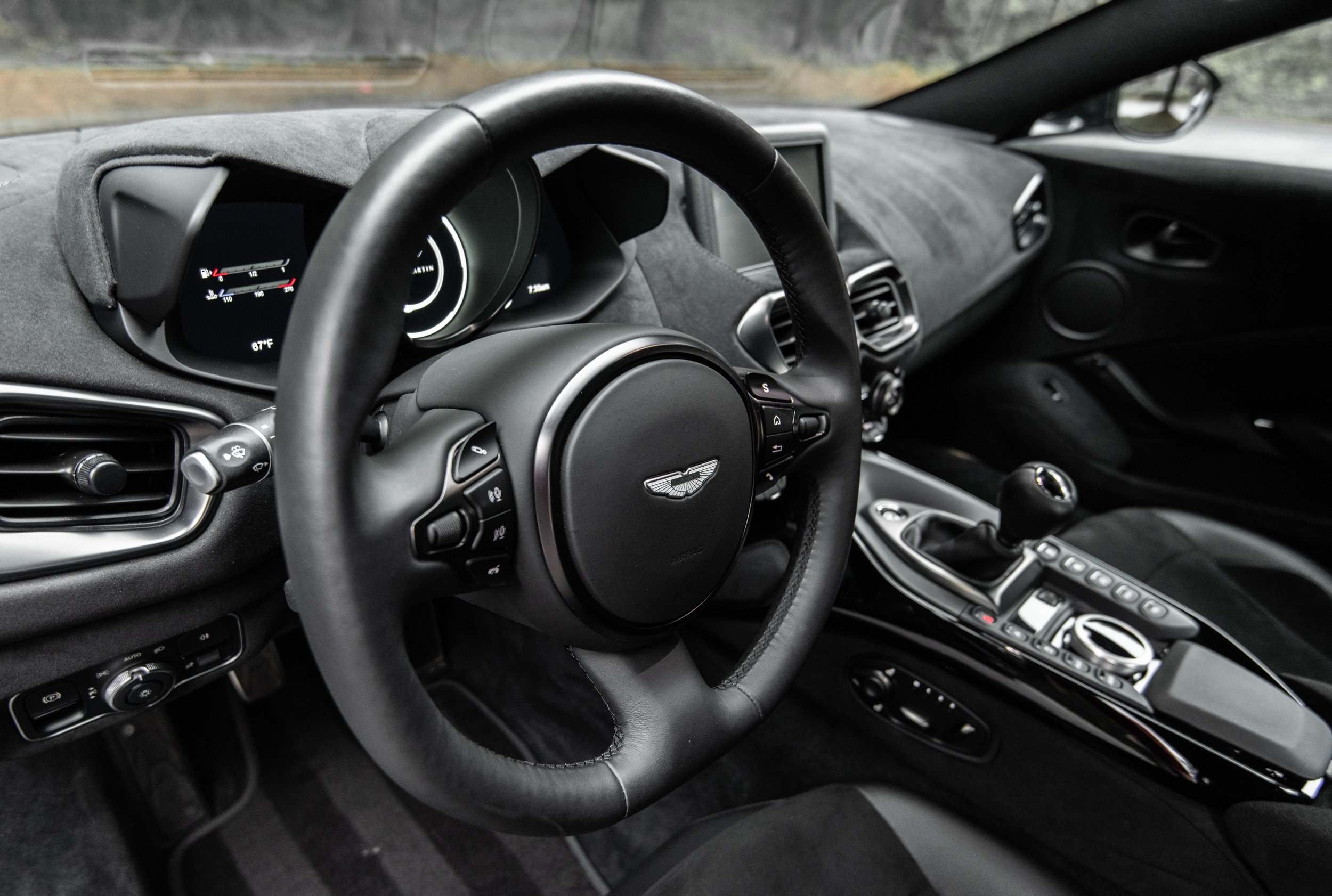 2021 Aston Martin Vantage N05677