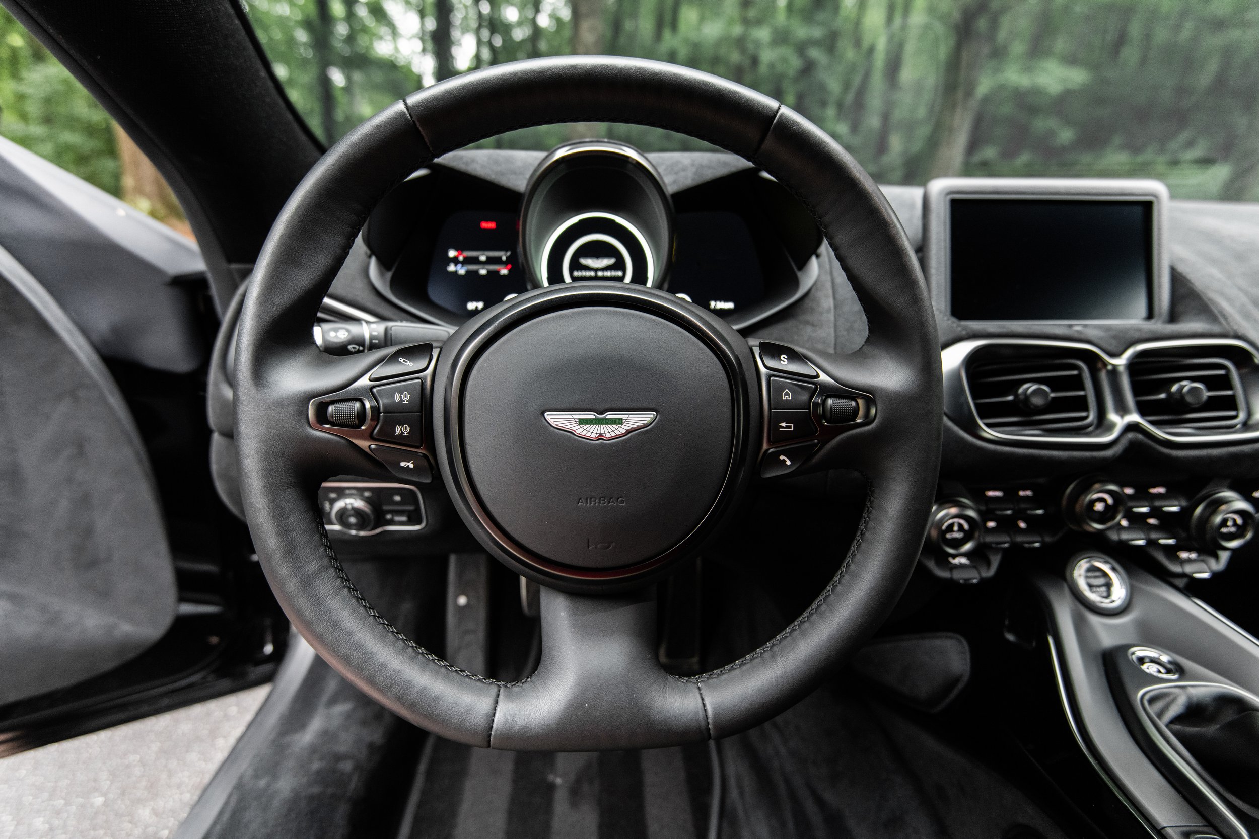 2021 Aston Martin Vantage N05677